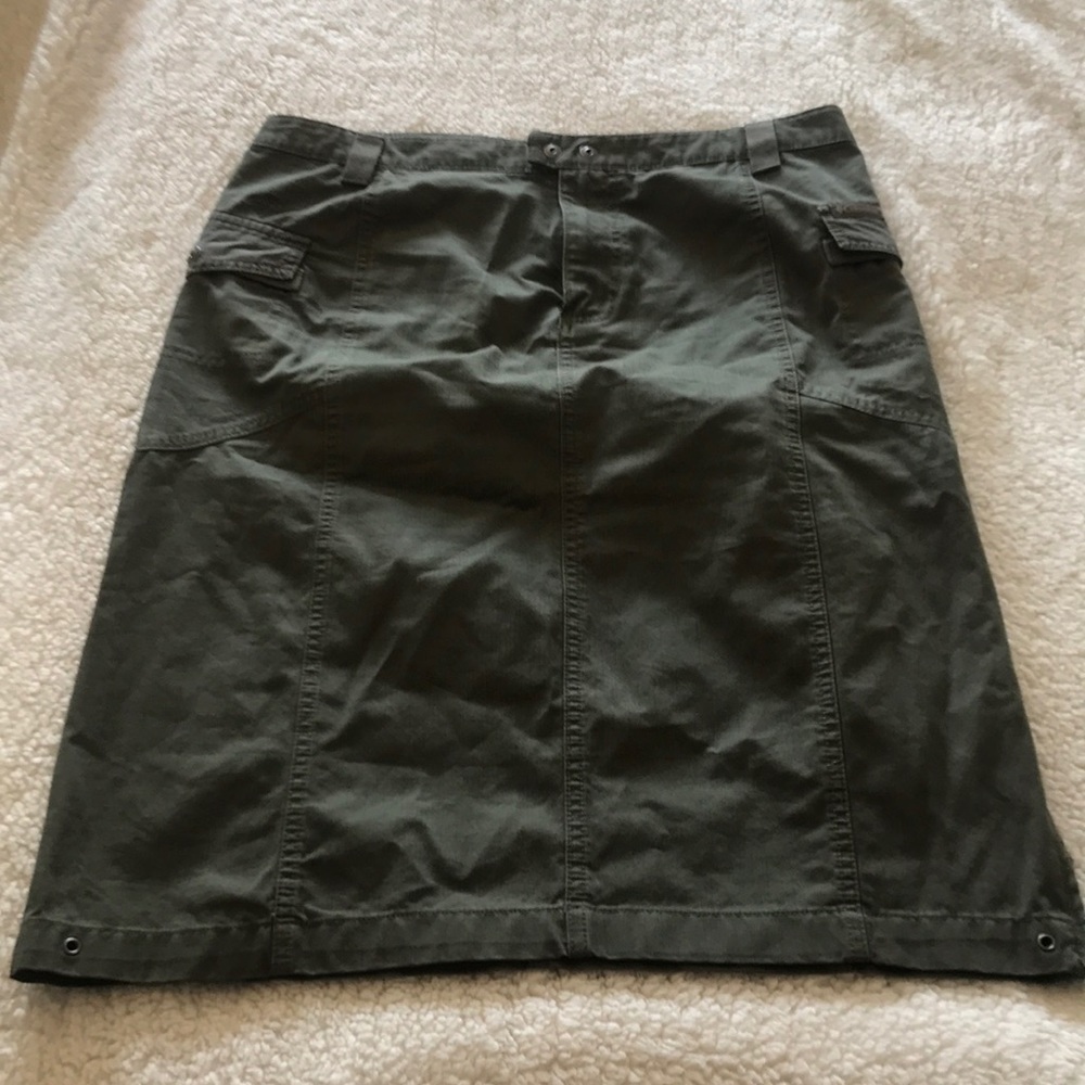 Columbia skirt with pockets! SZ 12 fits like 10